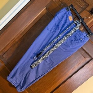 Bandolino Mandie Denim blue crop pants 97%cotton 3%Spandex w/woven belt size 12